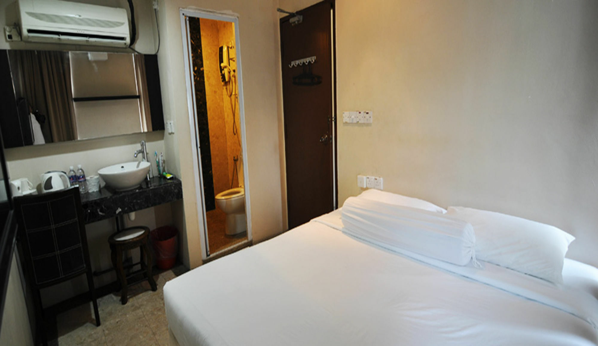 Hotel Zamburger Sungai Bakap Simpang Ampat  Екстериор снимка